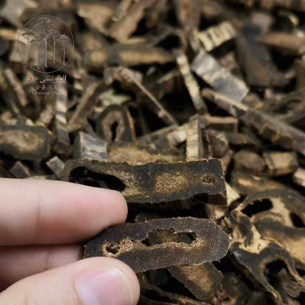 ✨ رقائق عود أسود غني بالدهن | Premium Dark Resin Agarwood Chips ✨